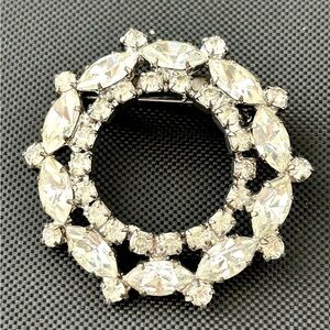 Vintage Round Silver Tone and Rhinestone Brooch/Pin